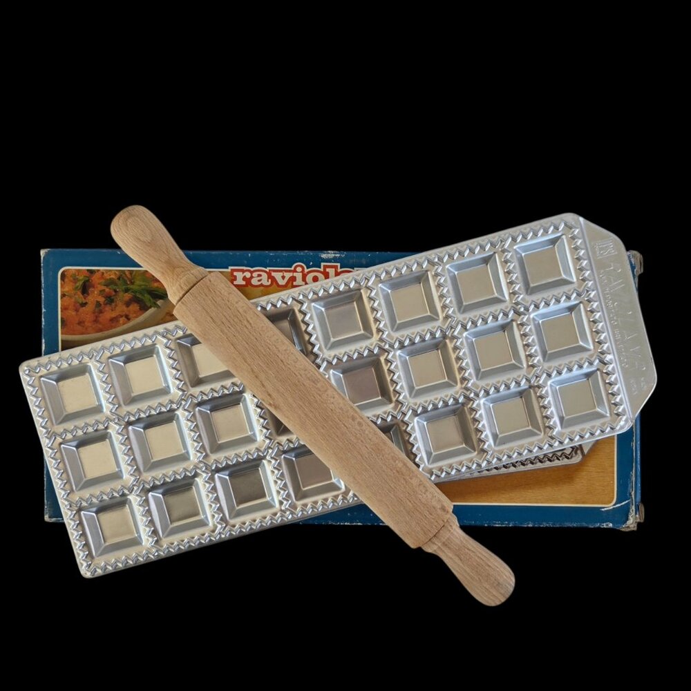 Imperia Italian Ravioli Pasta Mold Tray & Rolling Pin 24 Hole Rubber Grips